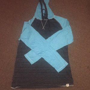 Men’s long sleeve shirt w/ hood.